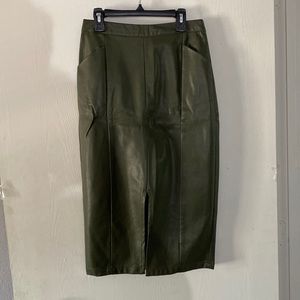 Green pencil skirt with pockets